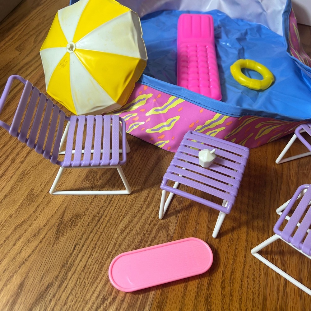 Vintage Mattel Barbie Hawaiian Fun Pool Playset Chairs Umbrella Accessories Lot - Picture 4 of 8